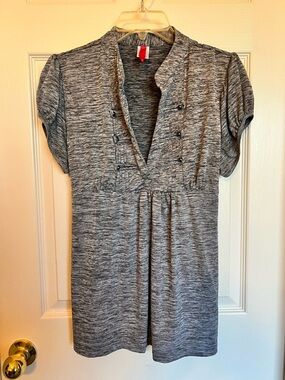 Women’s (Jr) XXL Gray V-Neck Top